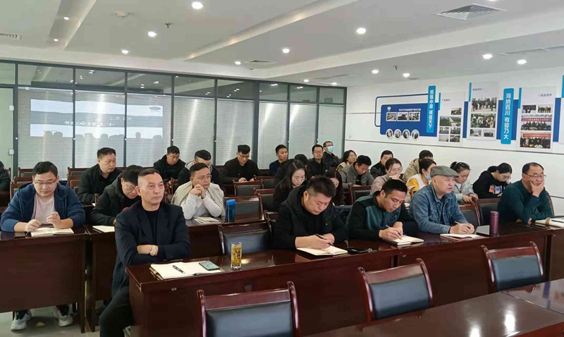 公司開展“優秀員工的十大素養”專題培訓活動(圖2) 公司開展“優秀員工的十大素養”專題培訓活動(圖2)