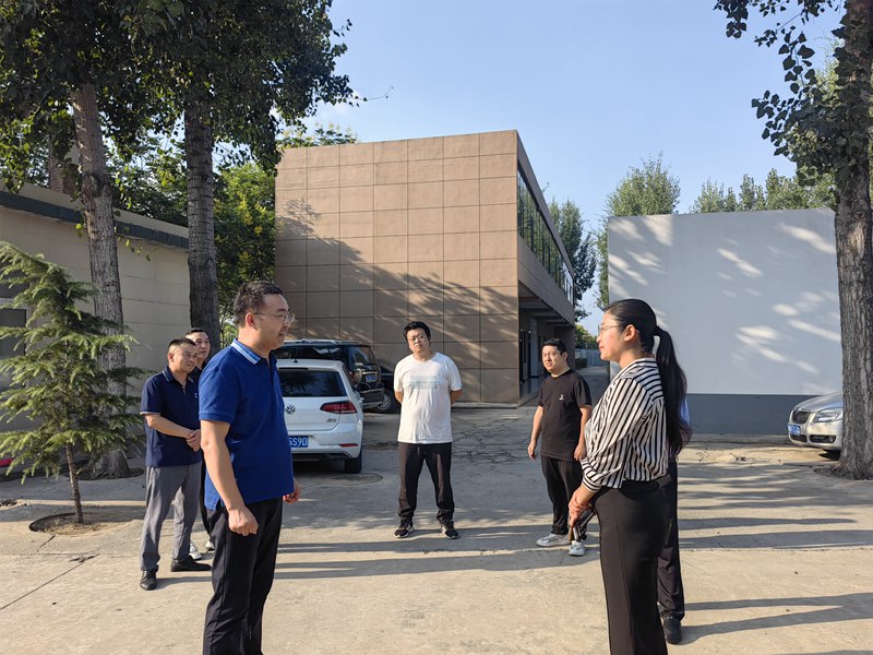 中牟縣委領(lǐng)導(dǎo)蒞臨農(nóng)達(dá)中牟廠區(qū)調(diào)研(圖3) 中牟縣委領(lǐng)導(dǎo)蒞臨農(nóng)達(dá)中牟廠區(qū)調(diào)研(圖3)